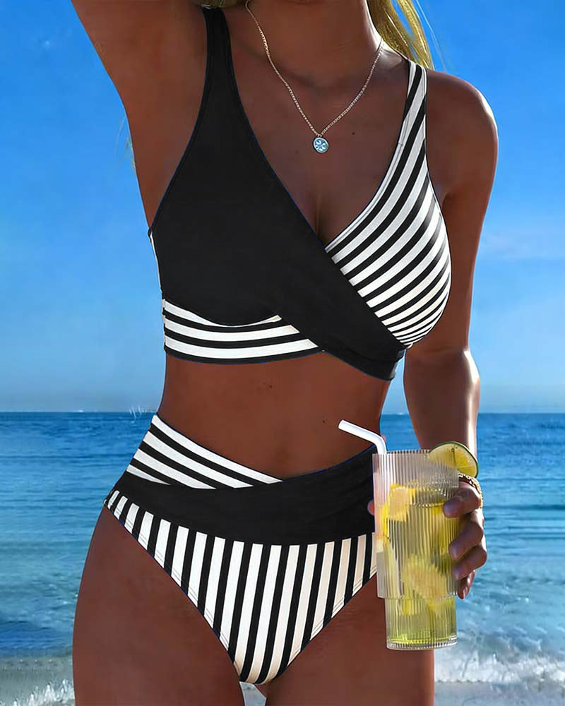 Bikini cruzado de rayas estampadas