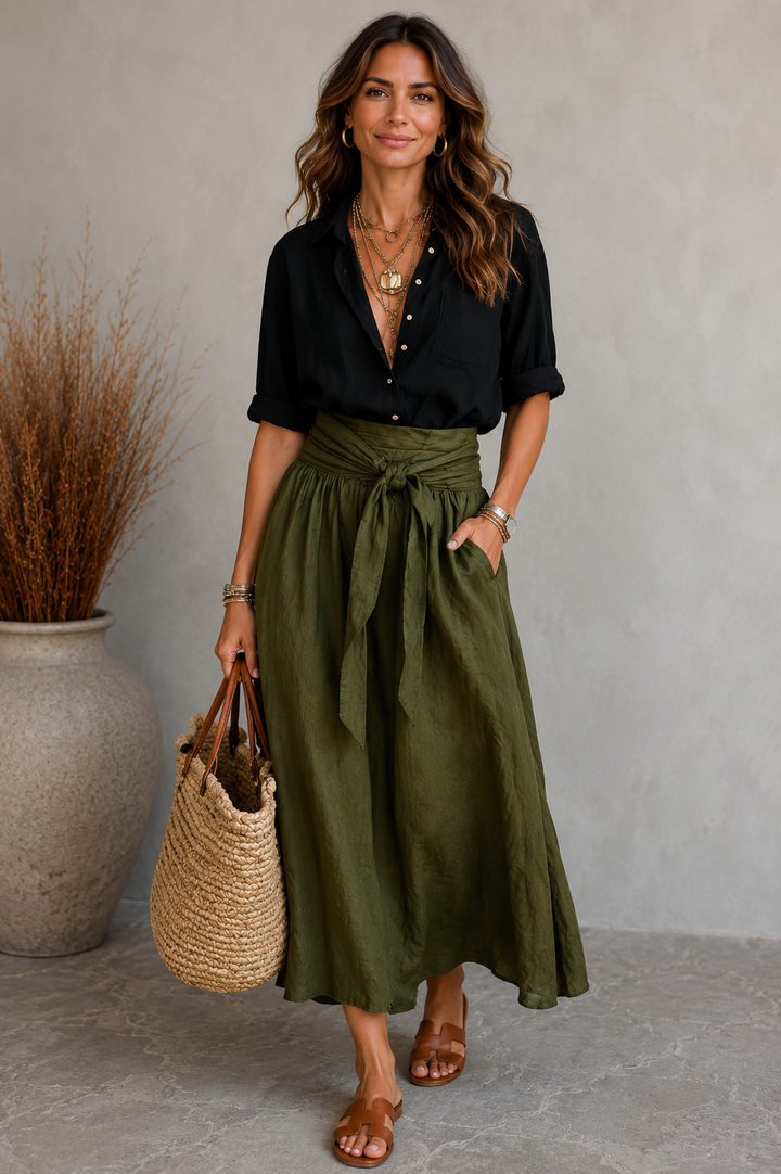 Vera | Conjunto de dos piezas: camiseta negra y falda midi verde oliva
